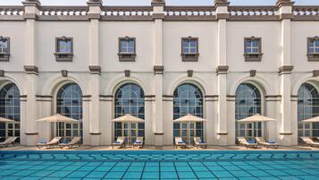 Outdoor pool, pool umbrellas, sun loungers