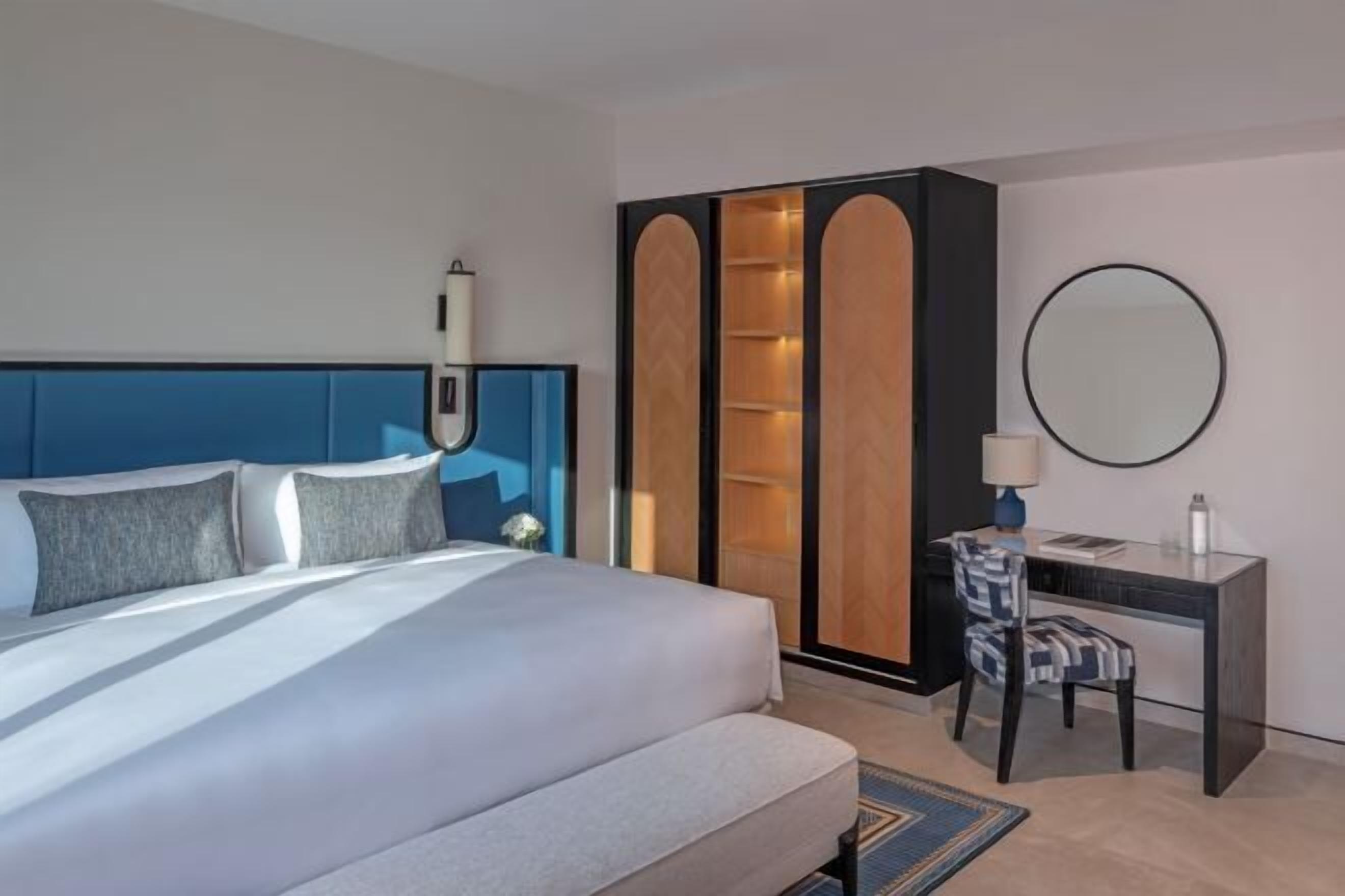 Premium bedding, down duvets, minibar, in-room safe