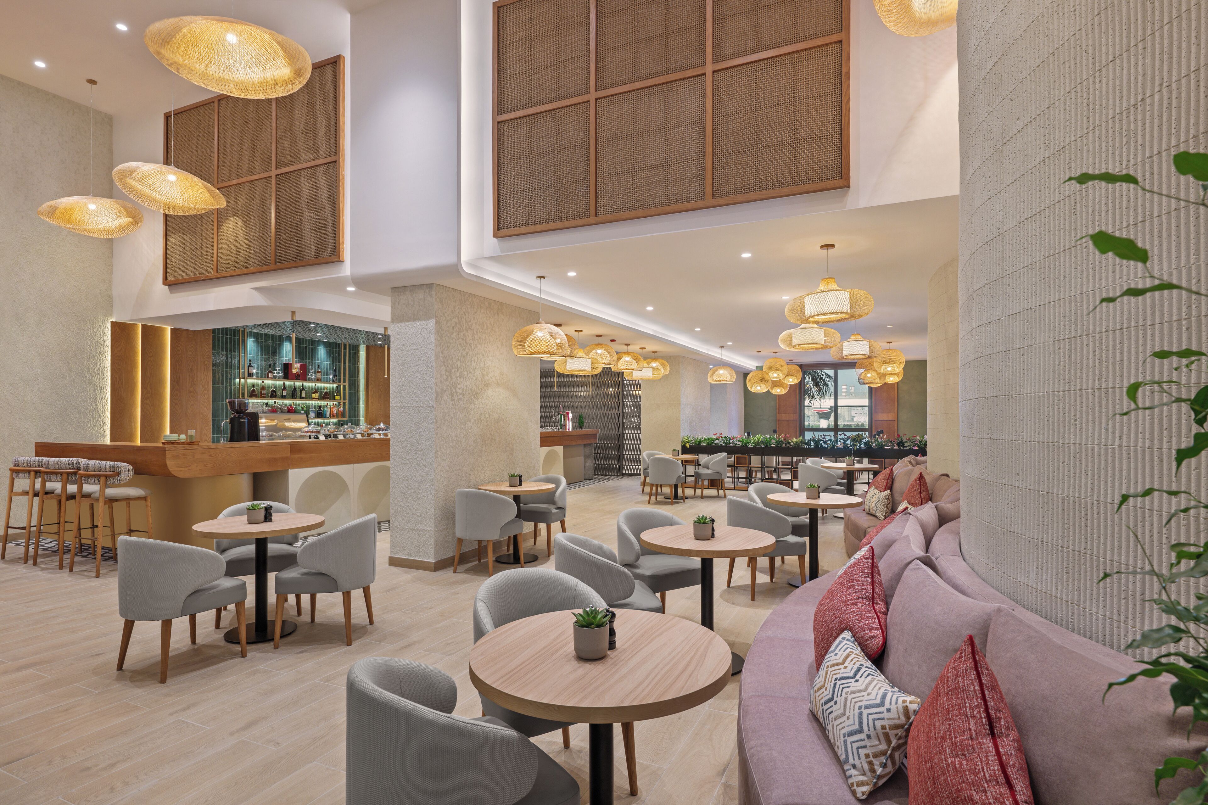 2 restaurants, breakfast, lunch, dinner served; international cuisine