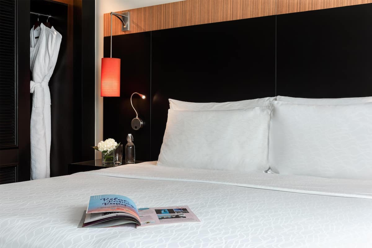 Battuta Suite, Evening Drinks & Canapes Section, Free Shuttle To Public Beach | Premium bedding, down duvets, minibar, in-room safe