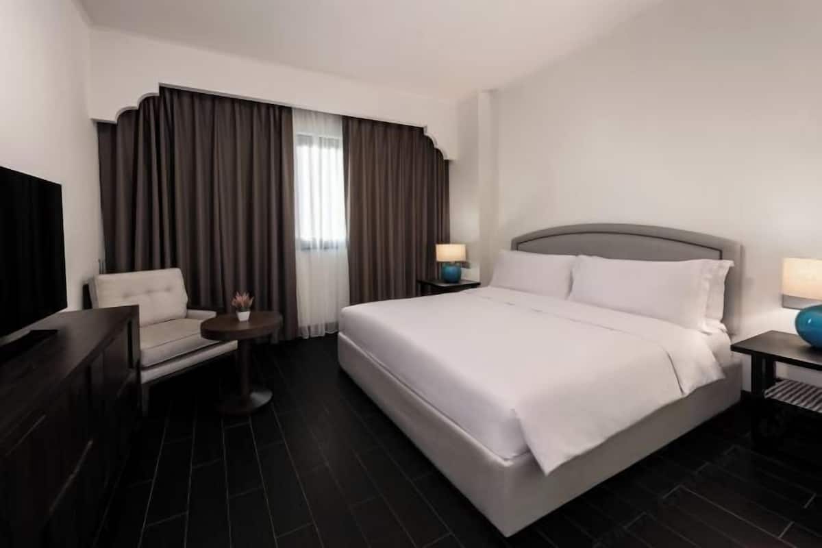 1 habitación, ropa de cama de alta calidad, cubrecamas y minibar