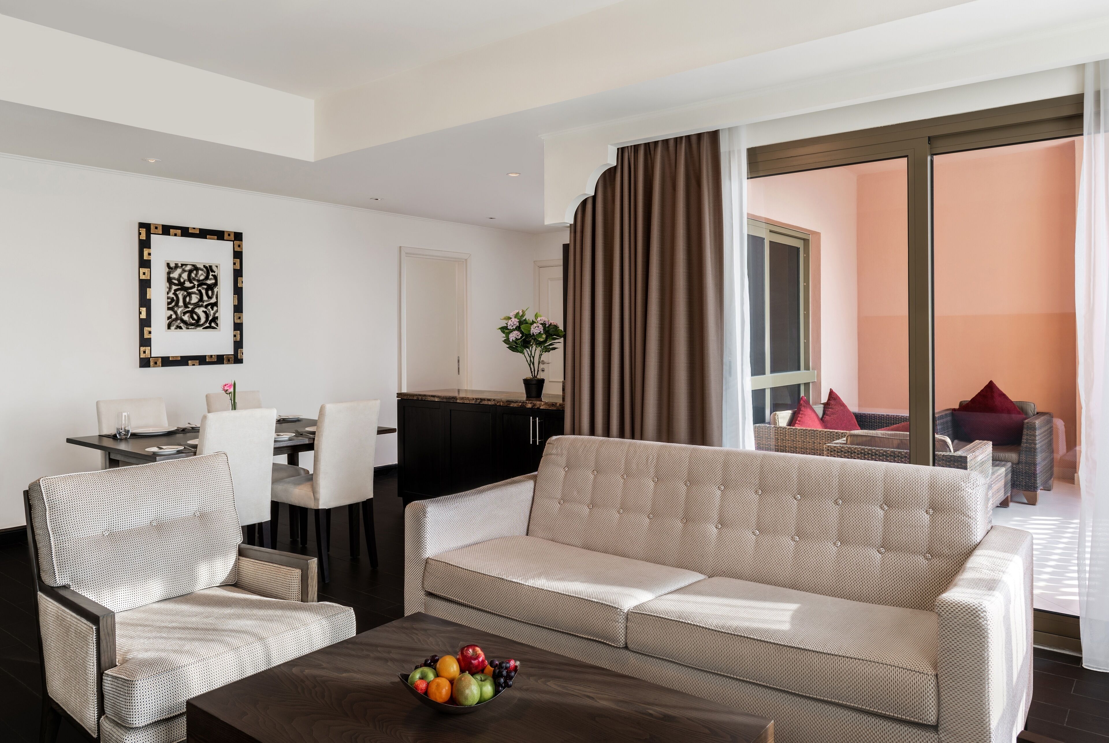 Luxe beddengoed, donsdekens, een minibar, een kluis op de kamer