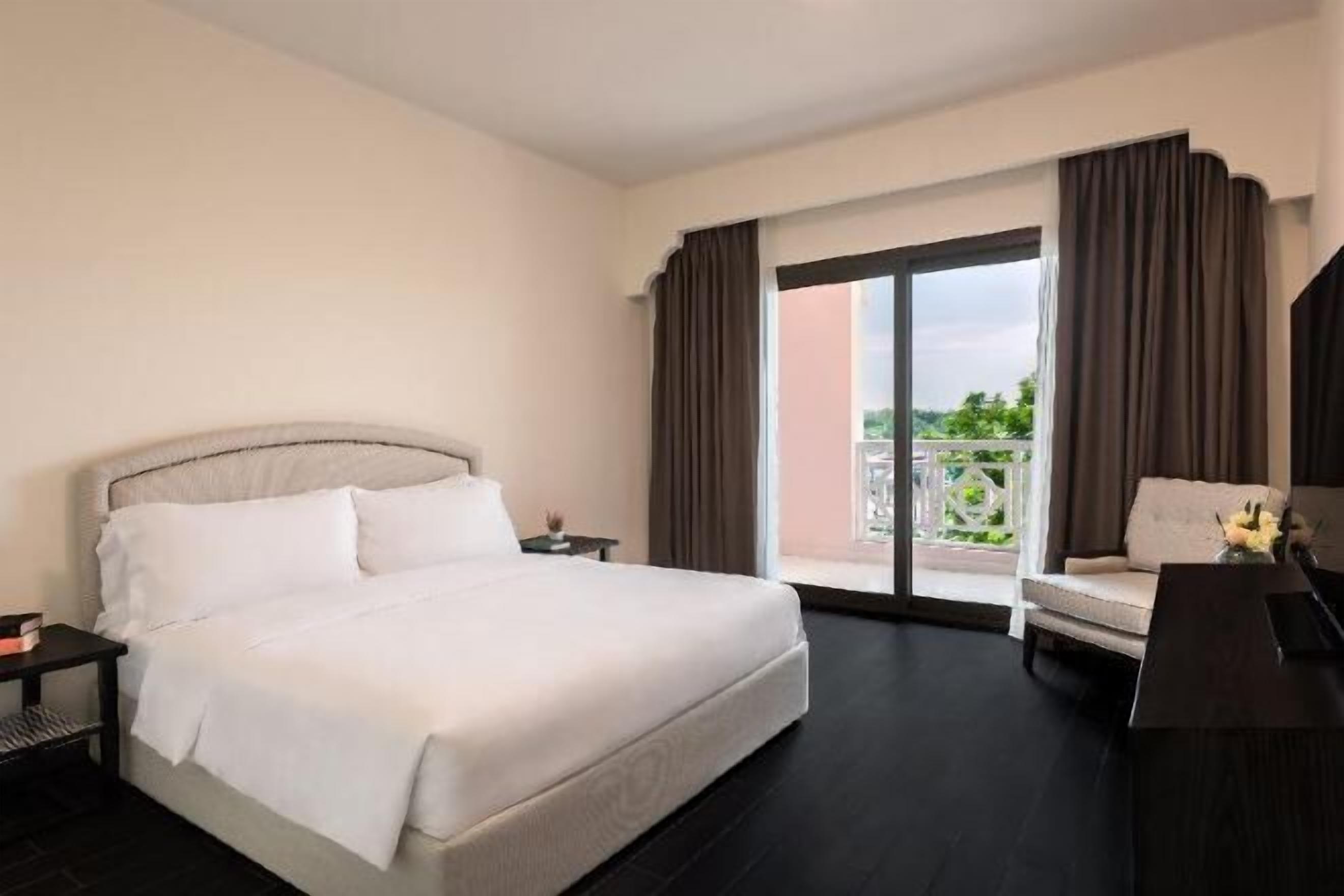 Premium bedding, down duvets, minibar, in-room safe