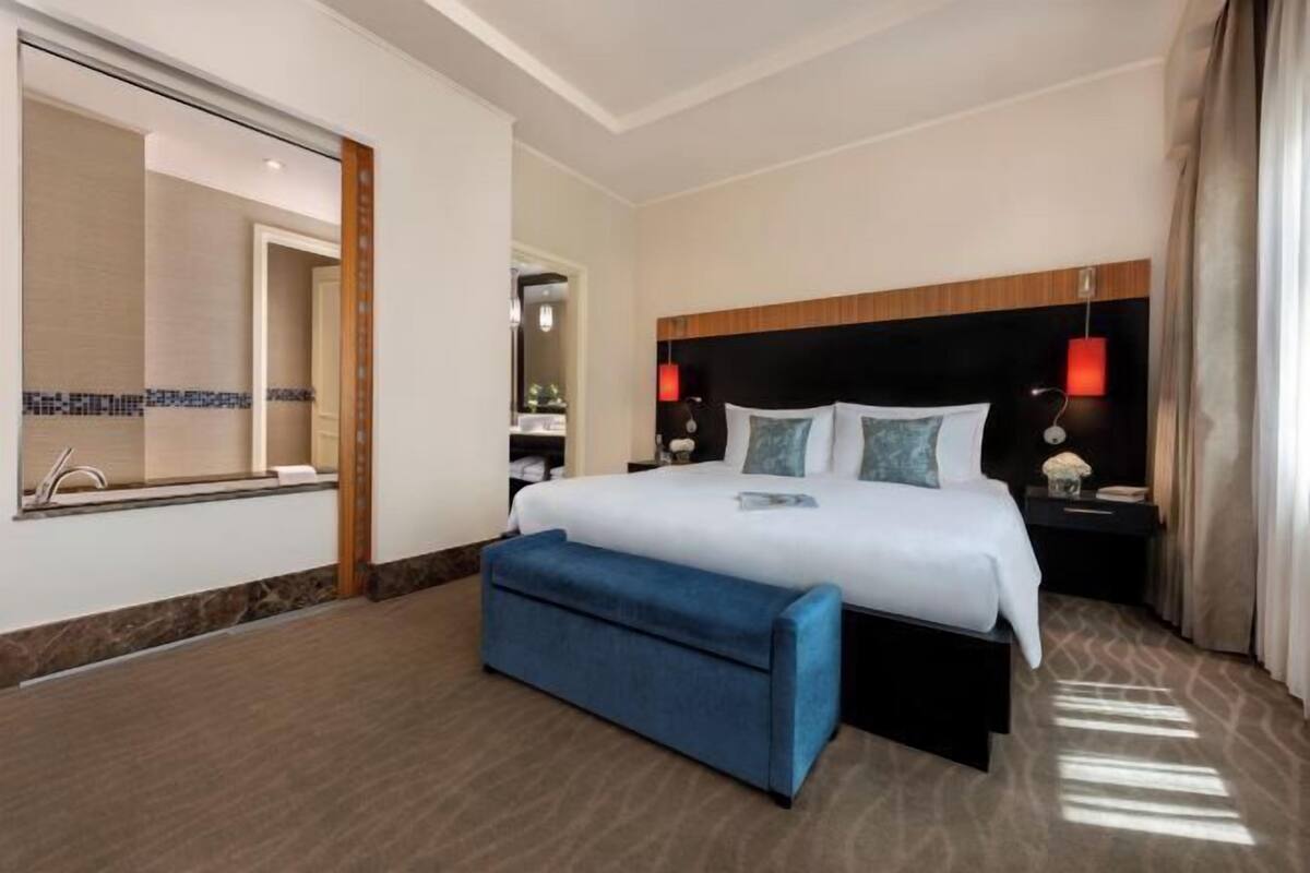 1 habitación, ropa de cama de alta calidad, cubrecamas y minibar