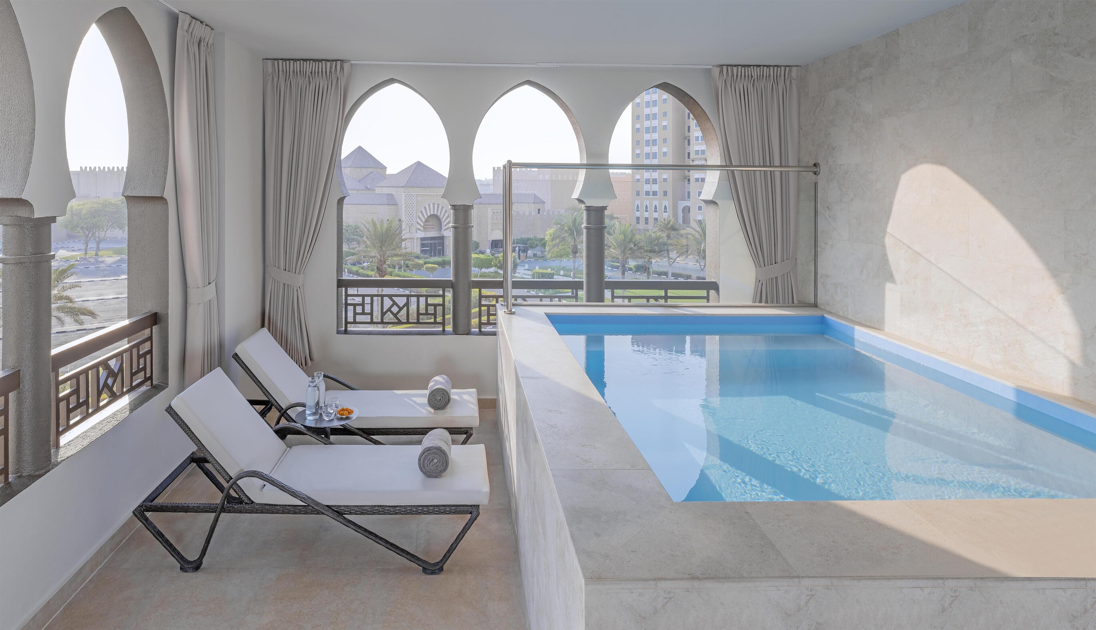 Private Pool Terrace Suite, Newly Renovated, Temperature Controlled Pool, Evening Drinks & Canapes | Sengetøy av topp kvalitet, dundyner, minibar og safe på rommet