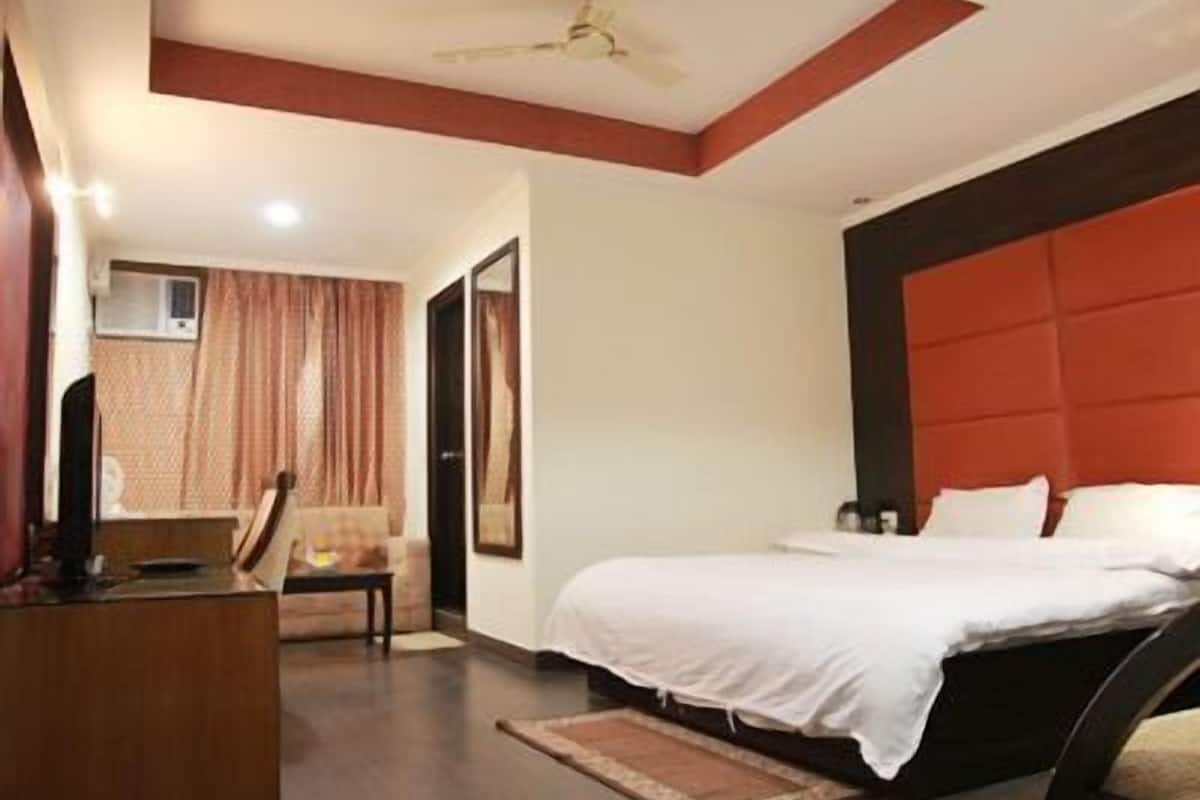 Premium bedding, Select Comfort beds, minibar, in-room safe