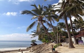 Pantai pribadi, scuba diving, ski air, dan selancar angin