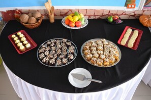 Breakfast, lunch and dinner served  - Hotel Cartagena Premium (Cartagena)