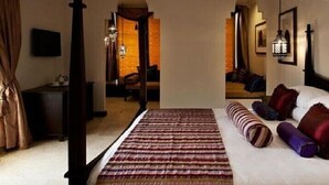 In-room safe, desk, WiFi (free), alarm clocks - Miklin Hotel (Accra)