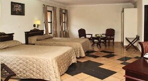 Caja de seguridad en la habitación, escritorio y wifi gratis 