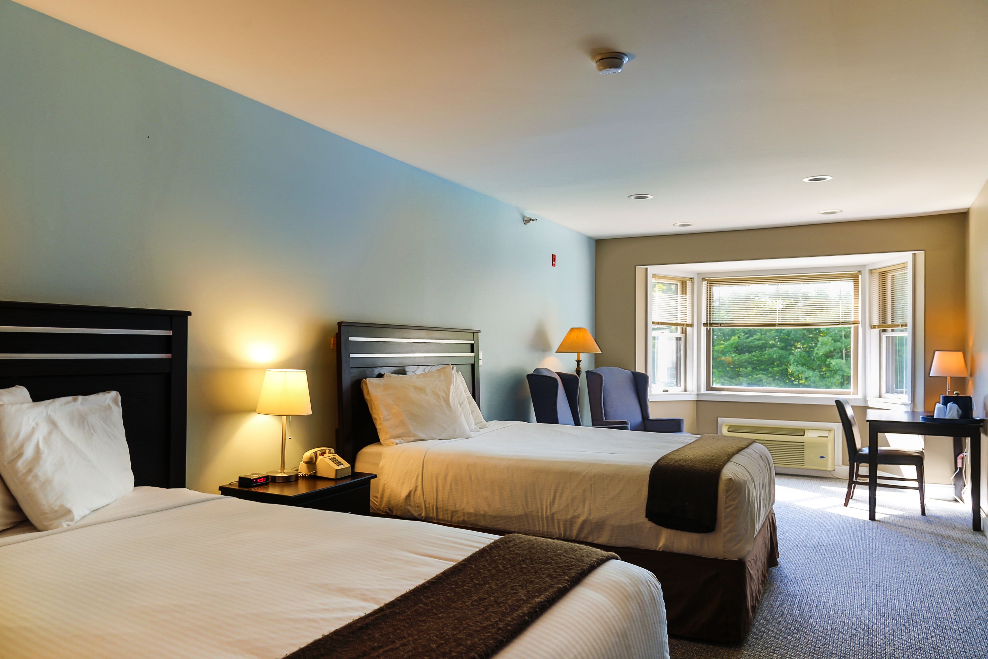 Parlor Queen | Free WiFi, bed sheets