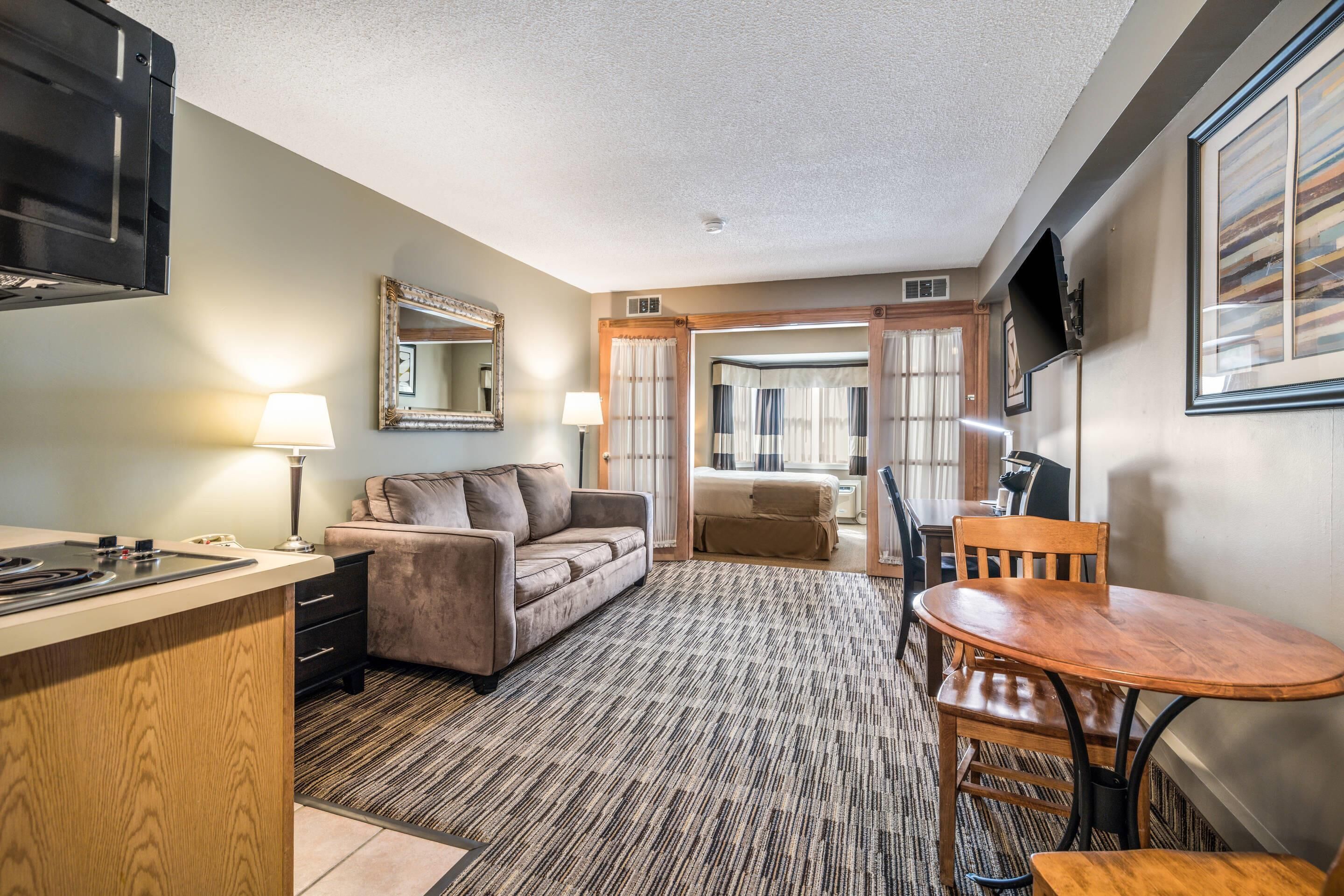 スイート クイーンベッド 1 台ソファーベッド付き 禁煙 | WiFi (無料)、ベッドシーツ