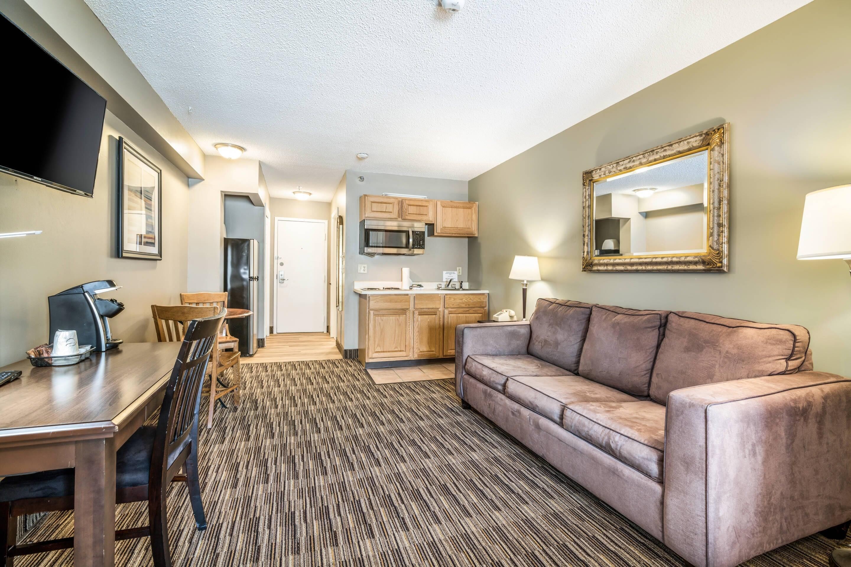 Suite, 1 Queen Bed with Sofa bed, Non Smoking | Free WiFi, bed sheets