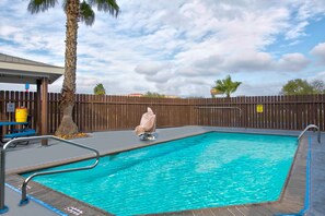 Outdoor pool - Motel 6 Eagle Pass, TX - Lakeside (Eagle Pass)