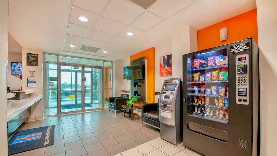 Motel 6 Eagle Pass, TX - Lakeside