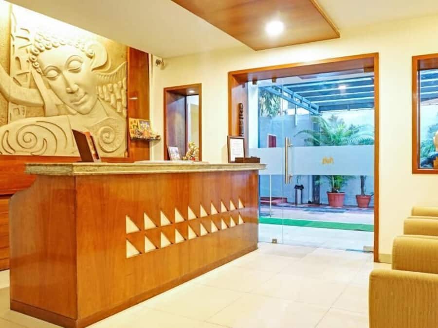 2 habitaciones, caja de seguridad en la habitación y escritorio