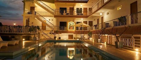Indoor pool, outdoor pool