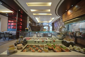 Daily buffet breakfast for a fee - Goldfinch Hotel Delhi NCR (Faridabad)