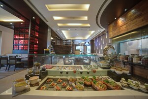 Café da manhã com buffet todos os dias mediante uma taxa