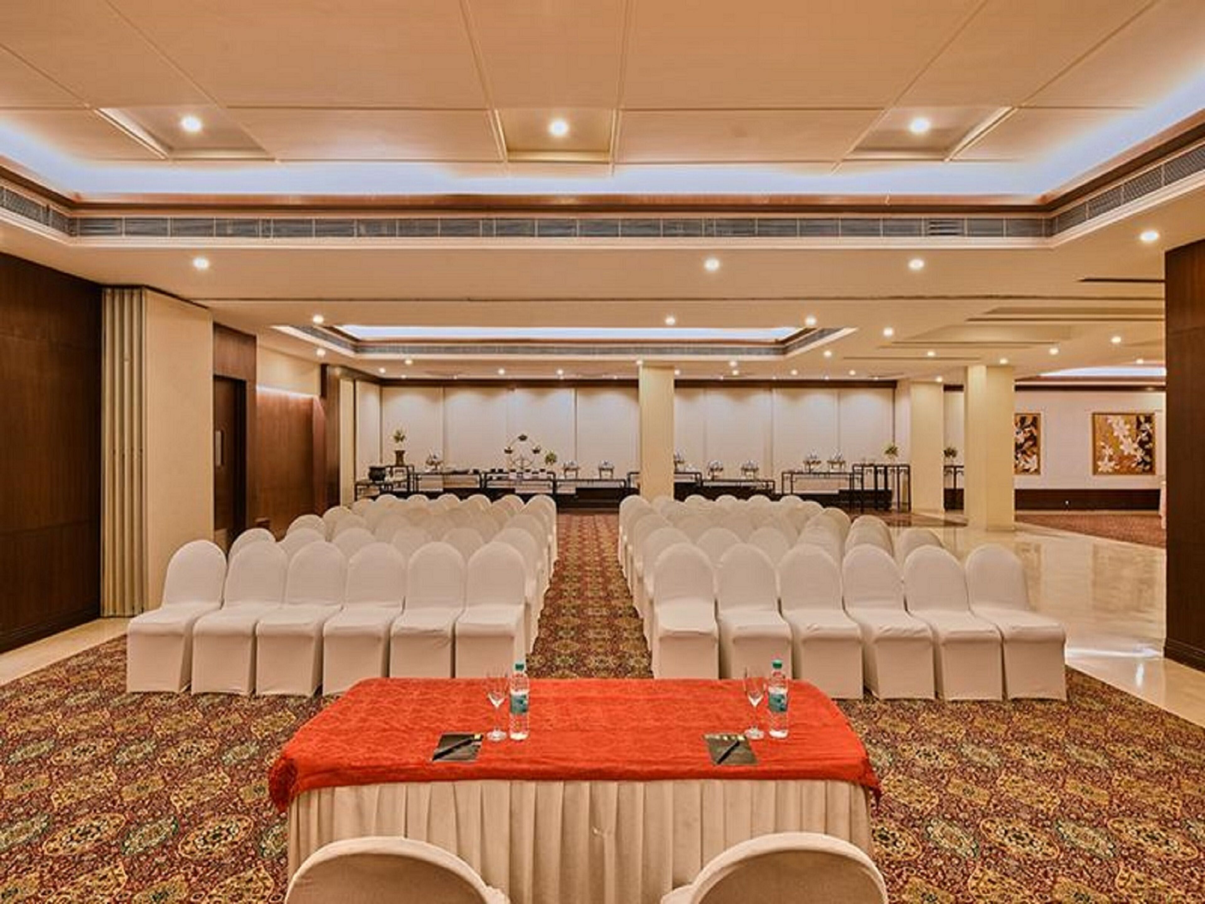 Photo - Goldfinch Hotel Delhi NCR