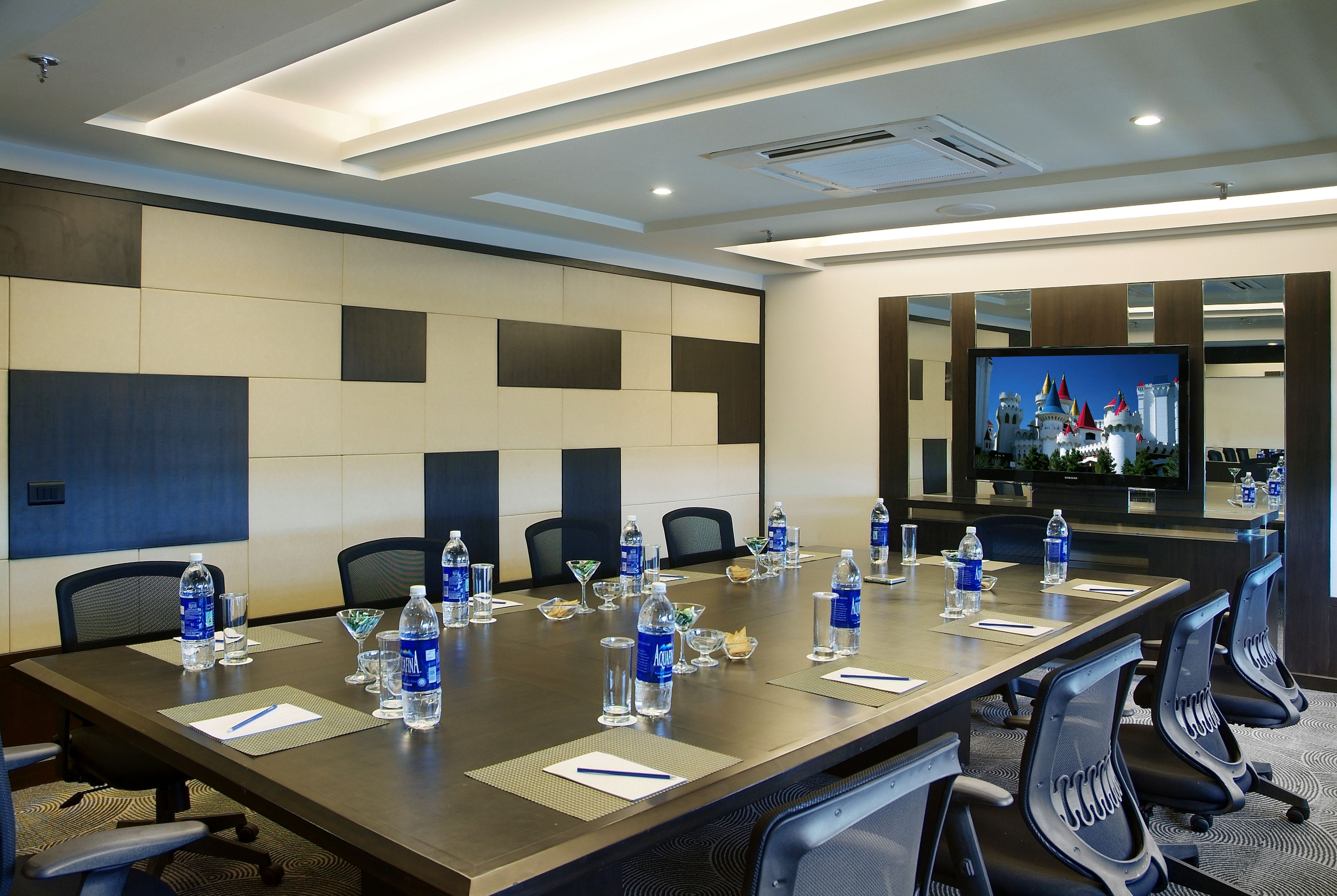 Photo - Goldfinch Hotel Delhi NCR