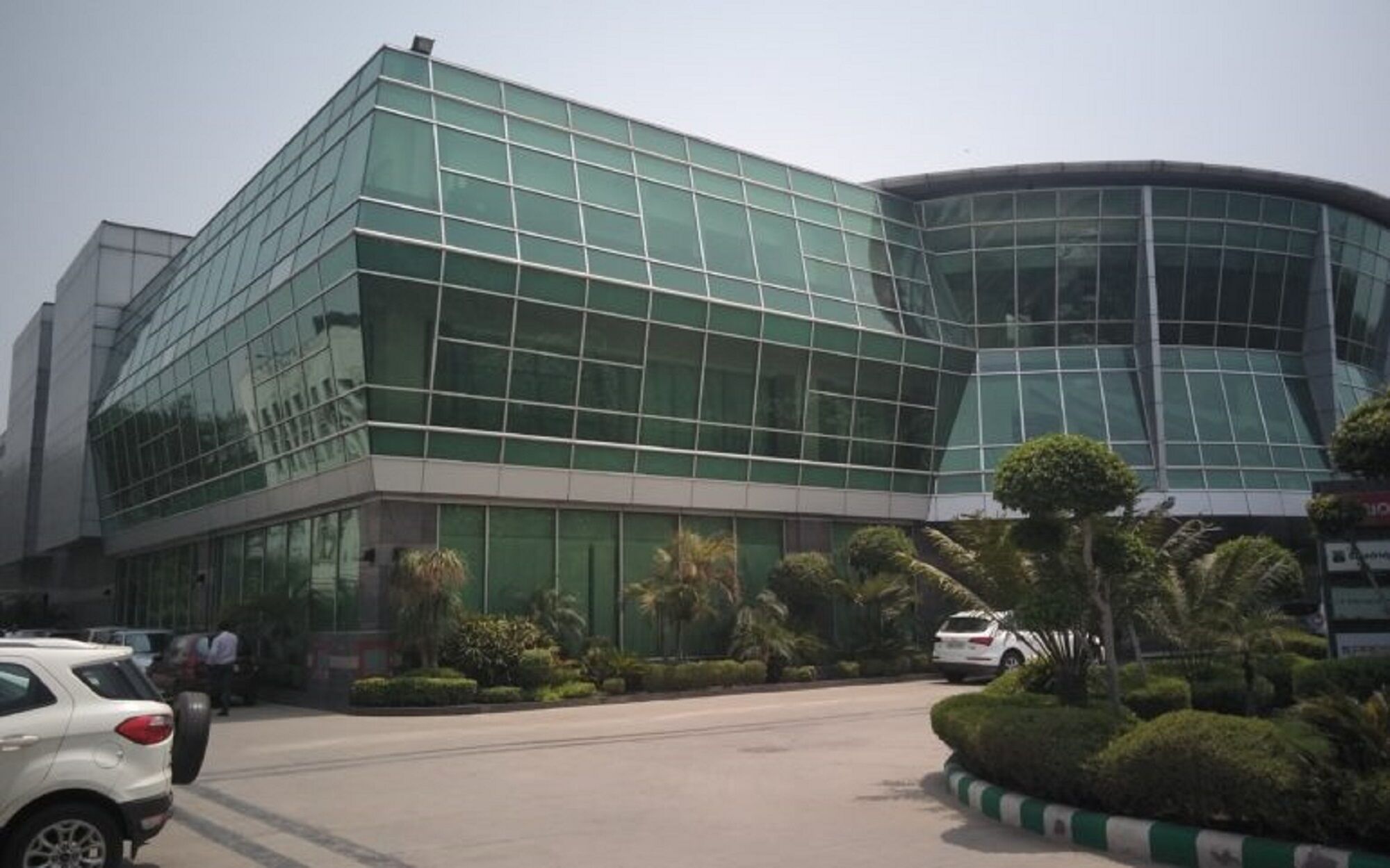 Photo - Goldfinch Hotel Delhi NCR