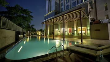 Outdoor pool, pool umbrellas