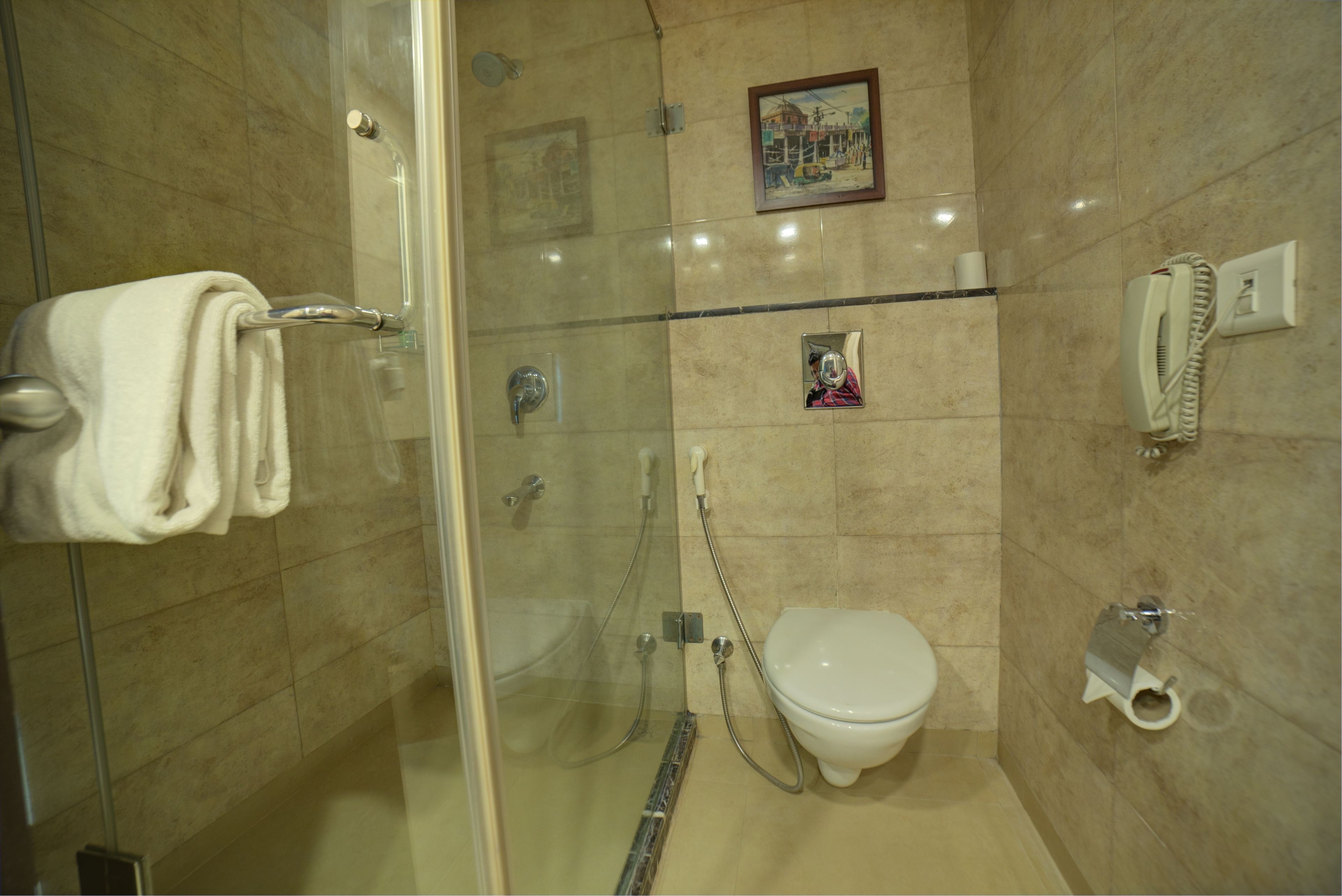 Photo - Goldfinch Hotel Delhi NCR