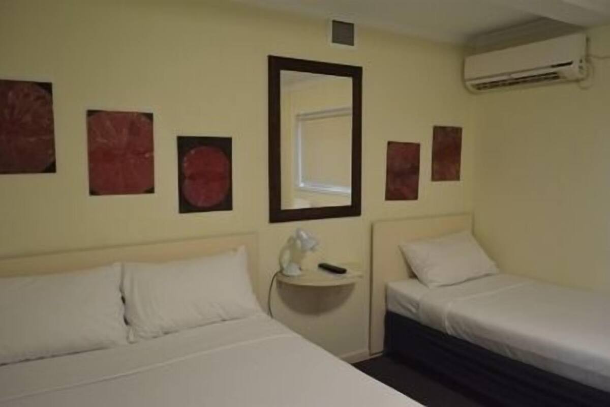 Twin Room | In-room safe, desk, iron/ironing board (on request)