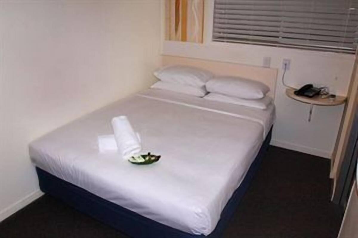 Standard Double Room | In-room safe, desk, iron/ironing board (on request)
