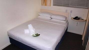 Standard-dobbeltværelse | Pengeskab på værelset, skrivebord, strygejern/strygebræt