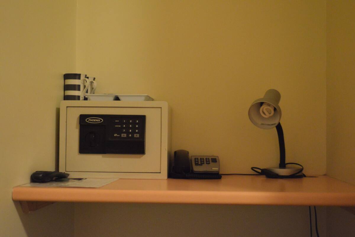 Standard Room, 1 Queen Bed | In-room safe, desk, iron/ironing board (on request)