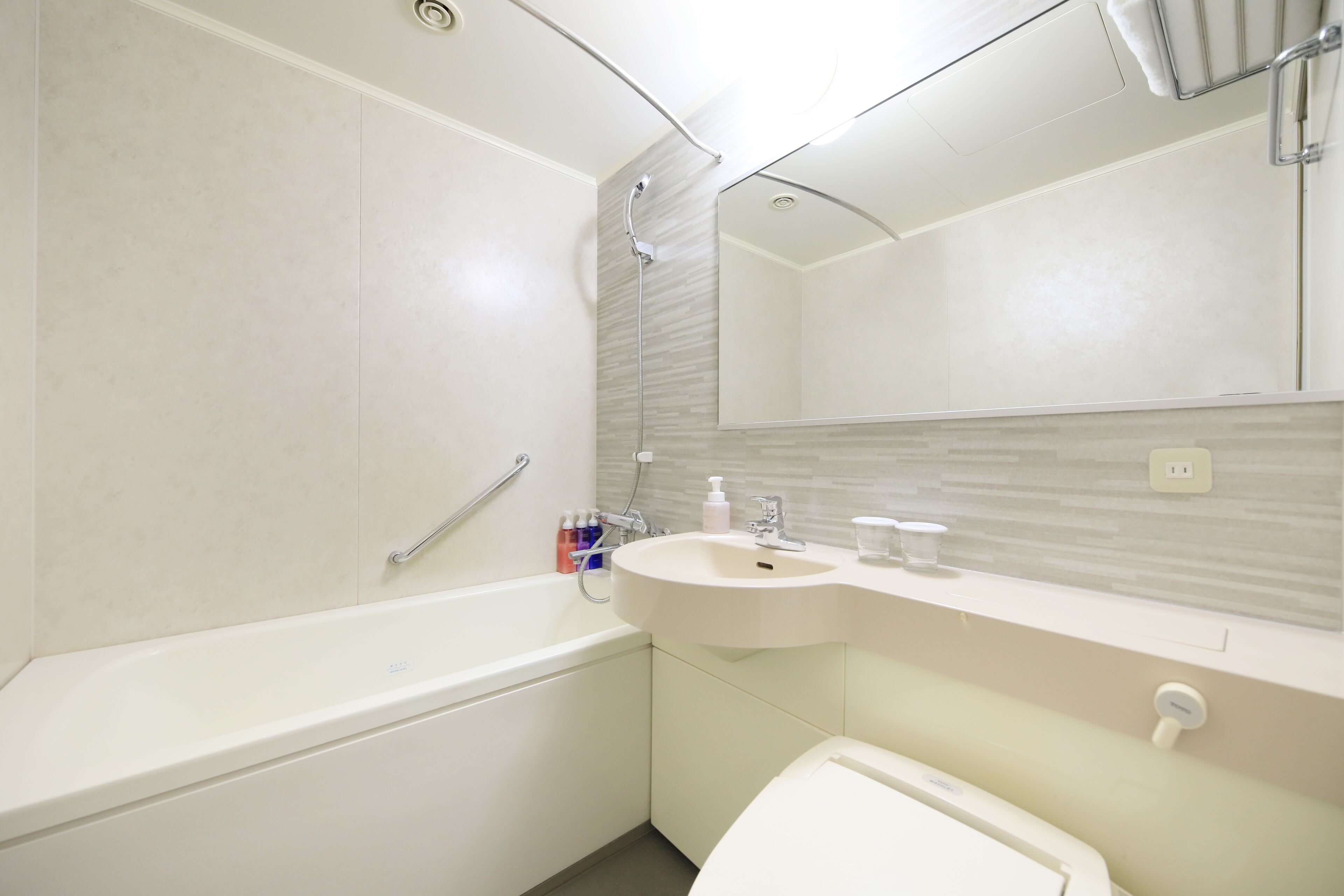 shower, free toiletries, hair dryer, slippers