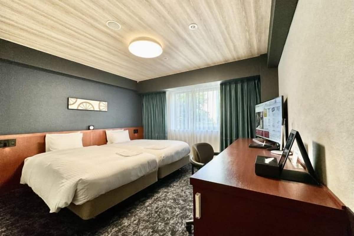 Iron/ironing board, free WiFi