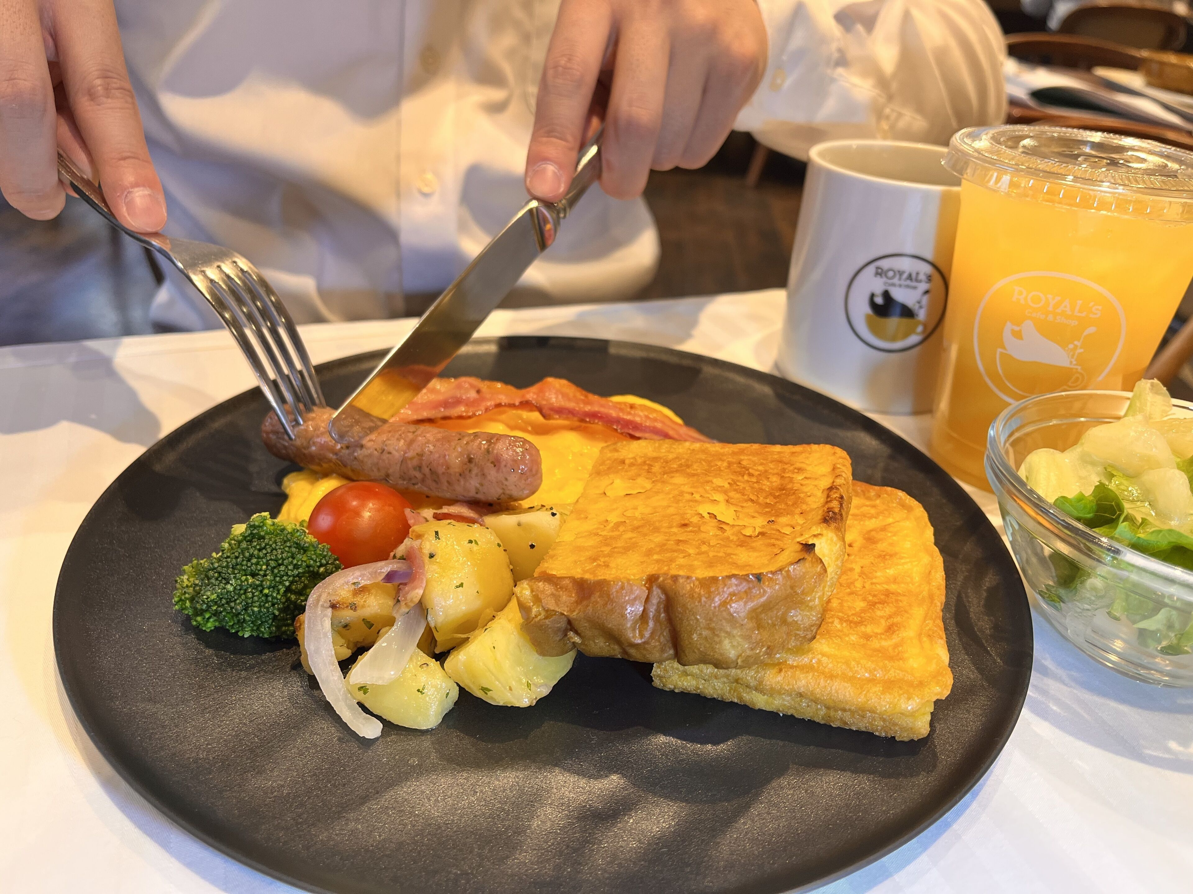 daily cooked-to-order breakfast (jpy 1650 per person)