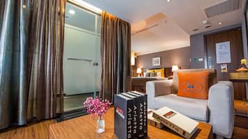 Edredón, minibar, wifi gratis y ropa de cama