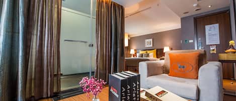 Deluxe Room (Vogue) | Down comforters, minibar, free WiFi, bed sheets