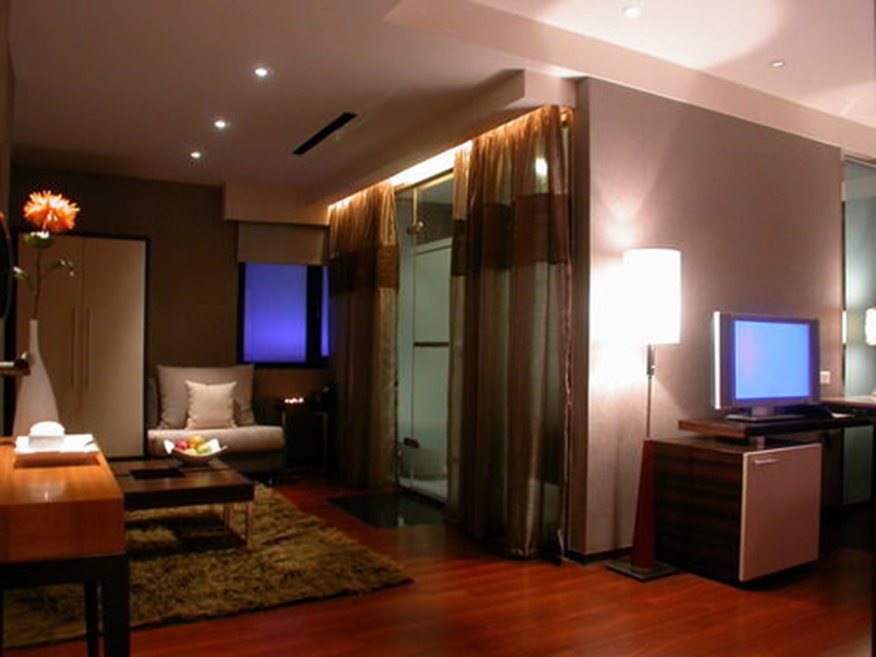 down duvets, minibar, free wifi, bed sheets