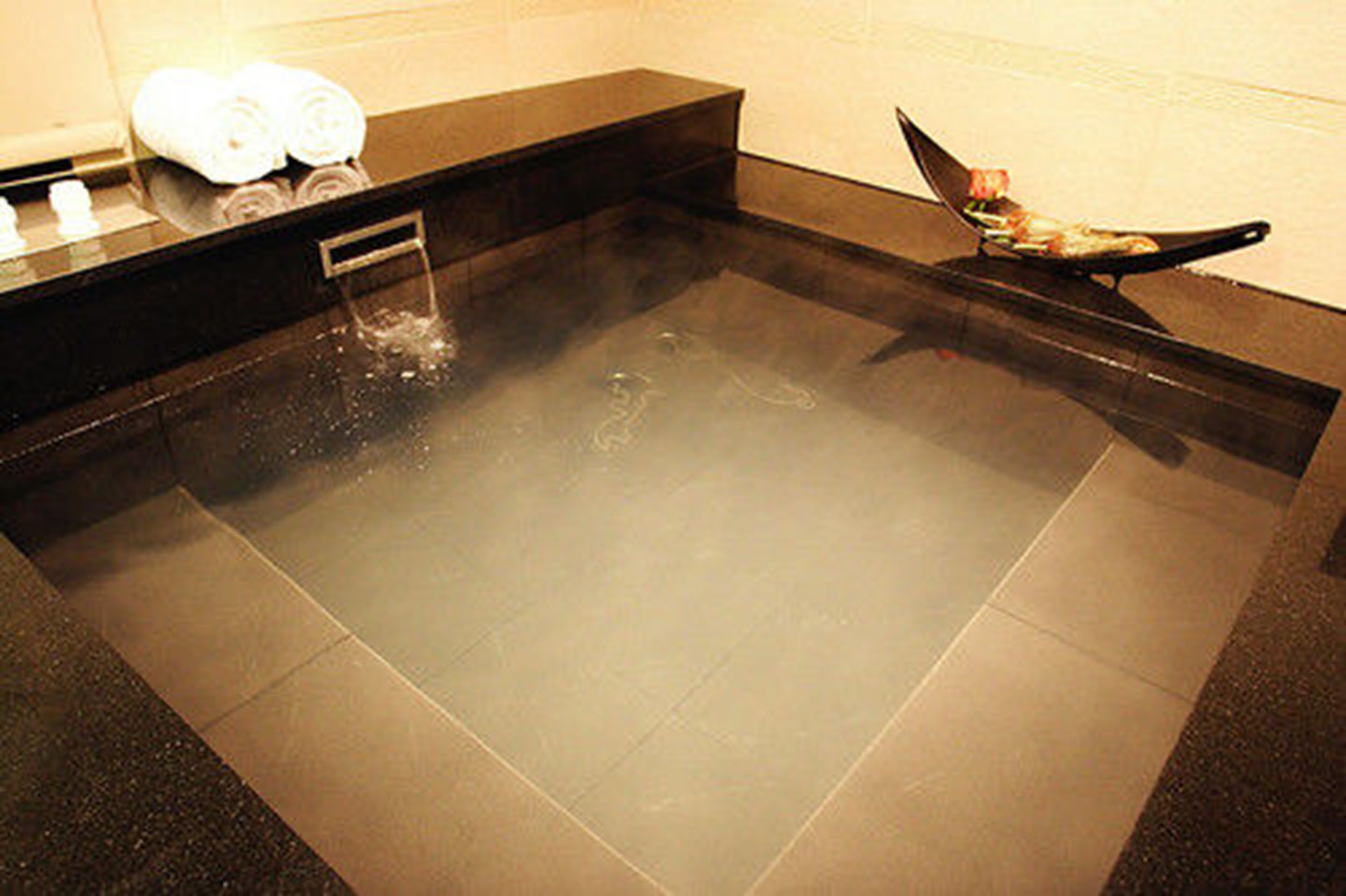 down duvets, minibar, free wifi, bed sheets