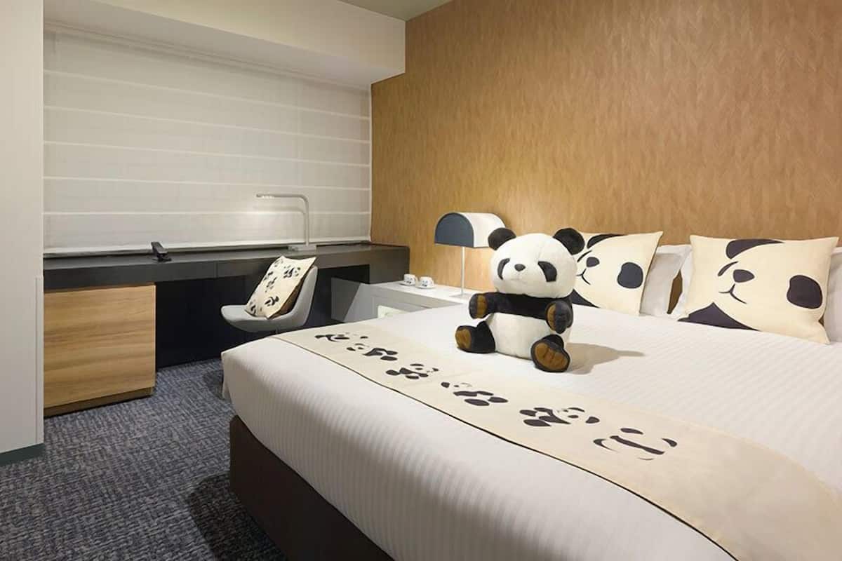Premium bedding, down comforters, in-room safe, desk