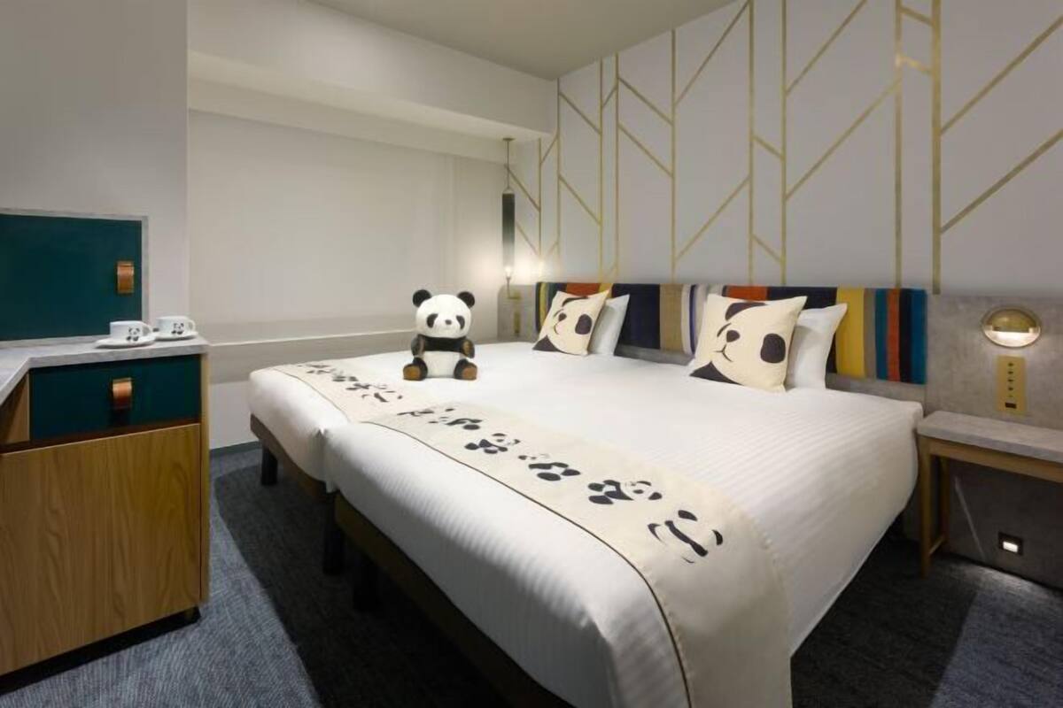 Premium bedding, down comforters, in-room safe, desk