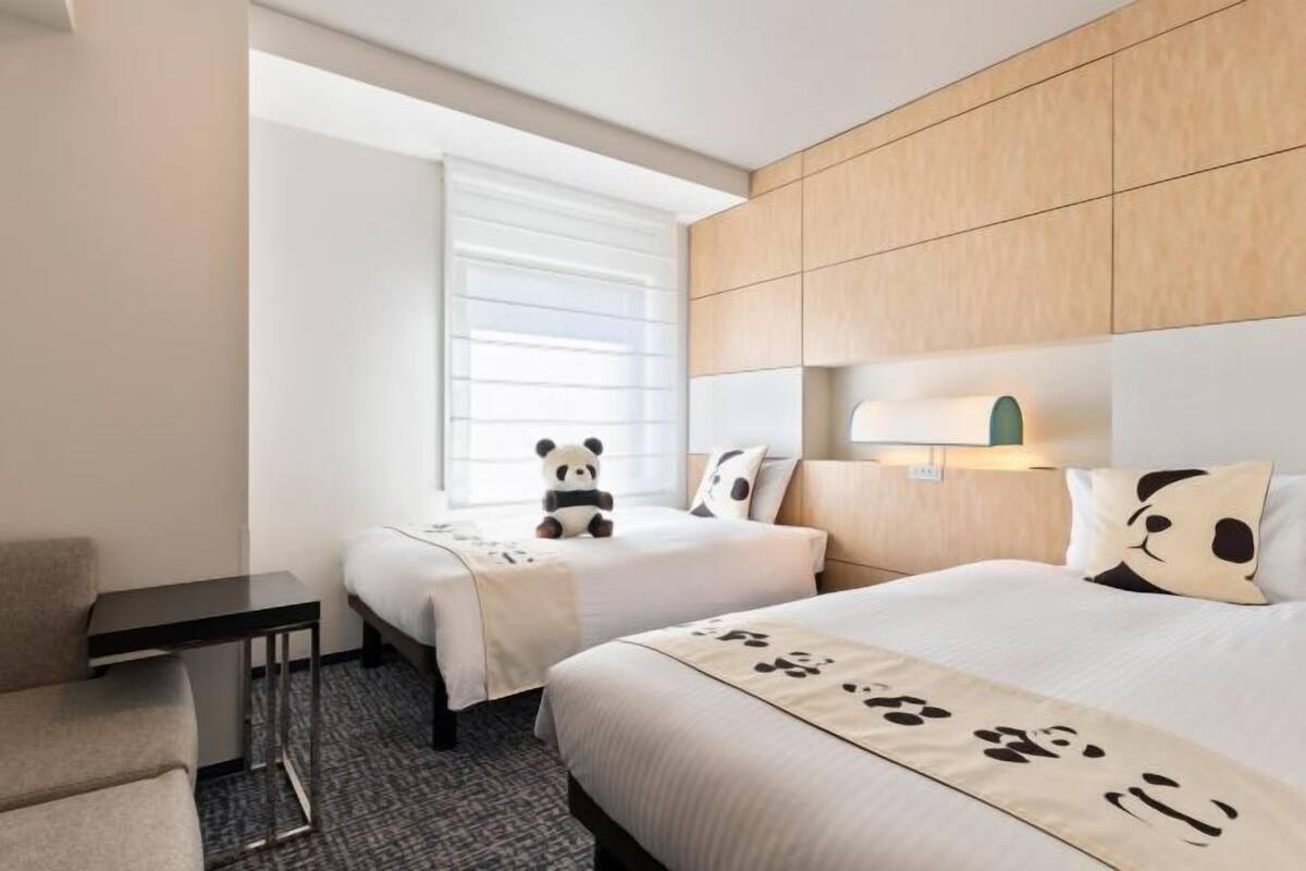 Premium bedding, down comforters, in-room safe, desk