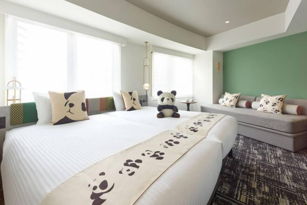 Premium bedding, down comforters, in-room safe, desk
