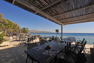 2 restaurantes, culinária internacional