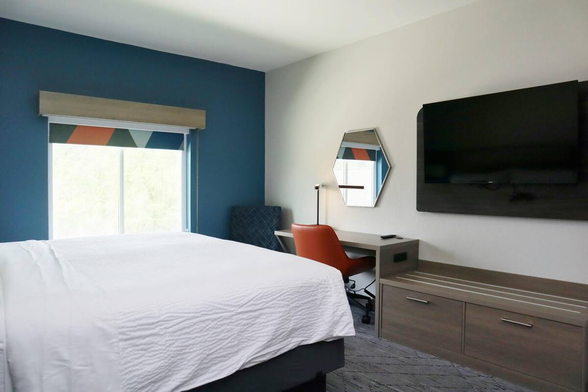 In-room safe, desk, iron/ironing board, free cots/infant beds