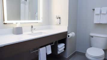 Combined shower/bathtub, rainfall showerhead, hair dryer, towels