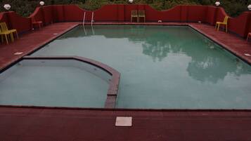 Piscina all'aperto, cabine incluse nel prezzo