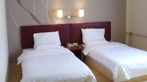 Standard Room, 2 Twin Beds | Desk, blackout drapes - Piao Home Inn Beijing Qianmen (Beijing)