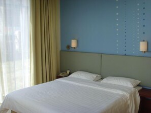 Standard Room, 1 King Bed | Desk, blackout curtains, free wired Internet