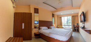 In-room safe, desk, rollaway beds, free WiFi